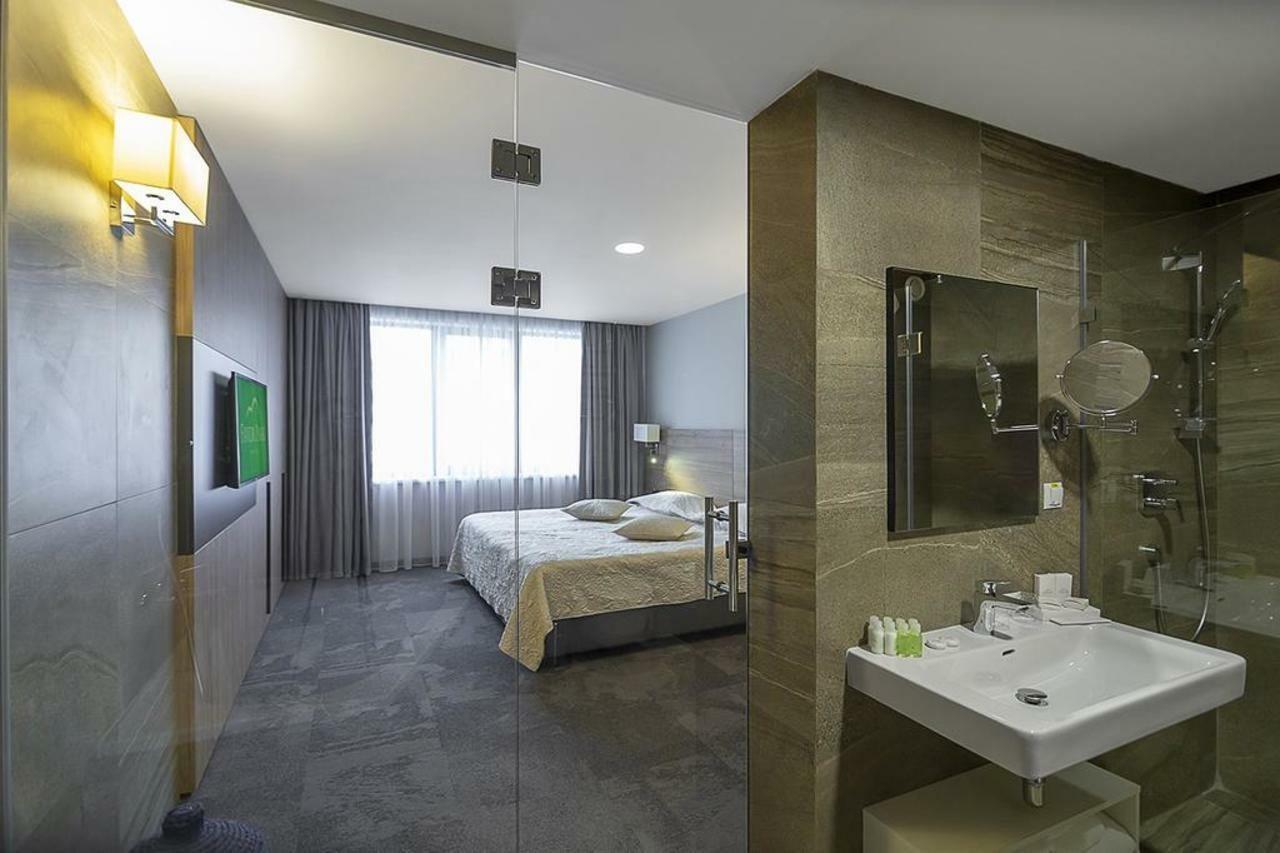 Favor Sport Hotel Kiev Buitenkant foto